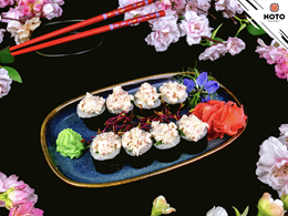 Hosomaki Ogórek (pasta surimi na wierzchu)