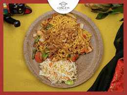 Makaron Smażony z Wieprzowiną i Warzywami