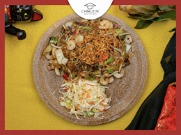 Makaron Smażony z Krewetkami i Warzywami